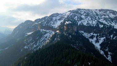 Zakopane Polonya 'nın tepesinden kayaların manzarası