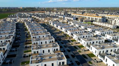 Modern alan caddeleri, şehir doğasını barındırıyor.