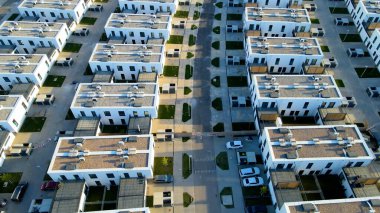 Modern alan caddeleri, şehir doğasını barındırıyor.