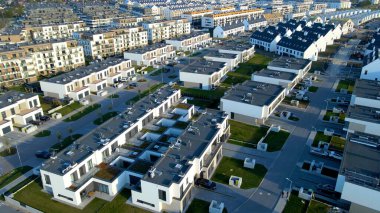 Modern alan caddeleri, şehir doğasını barındırıyor.