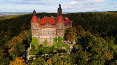Drone Walbrzych Polonya 'dan Ksiaz Şatosu Sonbahar Görünümü