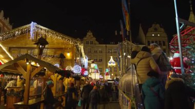 Yılbaşı pazarı 24 Aralık 2024 Wroclaw Polonya