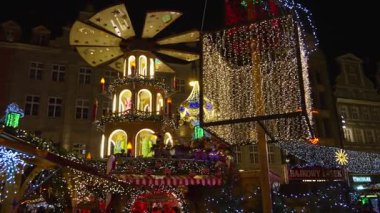 Yılbaşı pazarı 24 Aralık 2024 Wroclaw Polonya