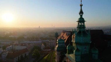 Eski Krakow Polonya üzerinde günbatımı