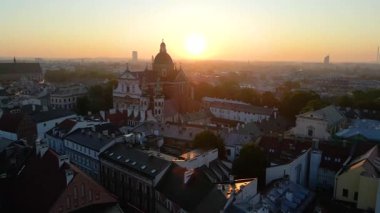 Eski Krakow Polonya üzerinde günbatımı