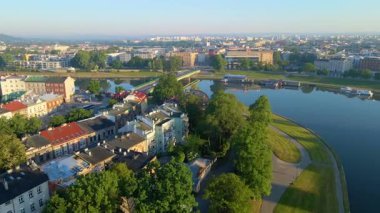 Wawel Kalesi mimarisi Krakow Polonya insansız hava aracı manzaralı şehir