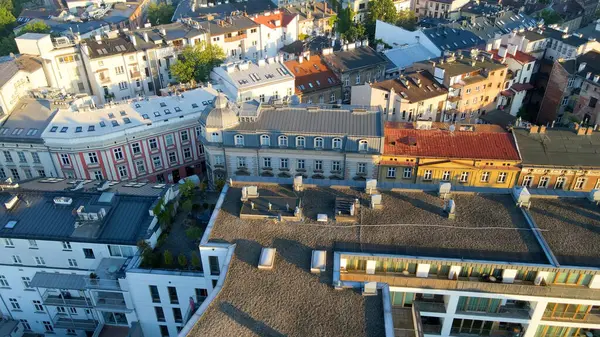 Avrupa kenti turizmine insansız hava aracı bakışı eski Krakow Polonya