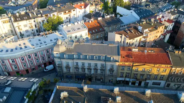 Avrupa kenti turizmine insansız hava aracı bakışı eski Krakow Polonya