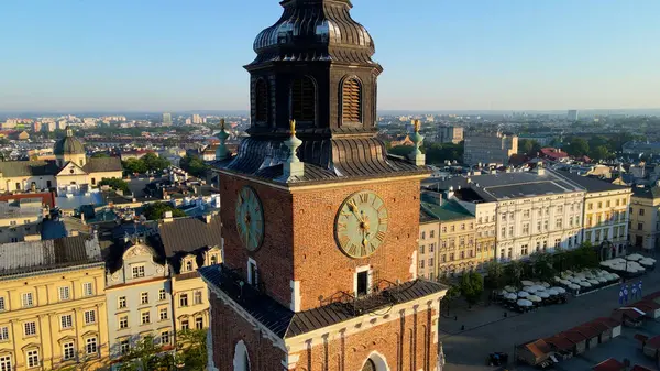 Avrupa kenti turizmine insansız hava aracı bakışı eski Krakow Polonya