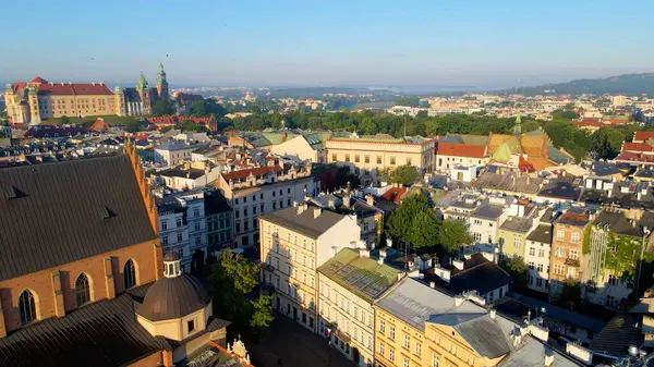 Avrupa kenti turizmine insansız hava aracı bakışı eski Krakow Polonya