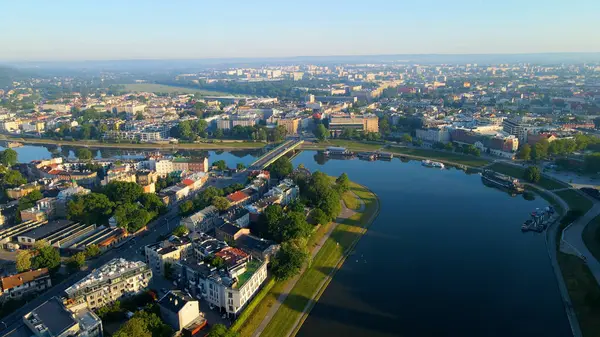 Avrupa kenti turizmine insansız hava aracı bakışı eski Krakow Polonya