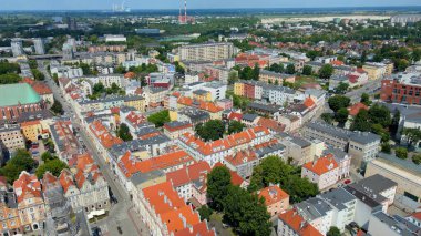 Şehir Mimarisi Avrupa insansız hava aracı eski şehir Opole Polonya 'nın üzerinden geçiyor