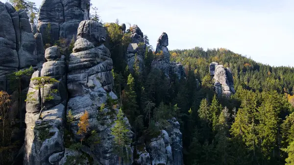 Adrspach kayaları İHA manzarasından Çek Cumhuriyeti 'nin Adrspach bölgesini gösteriyor