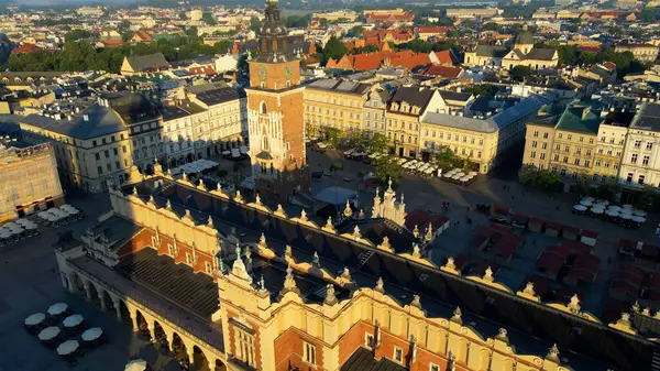 Avrupa kenti turizmine insansız hava aracı bakışı eski Krakow Polonya