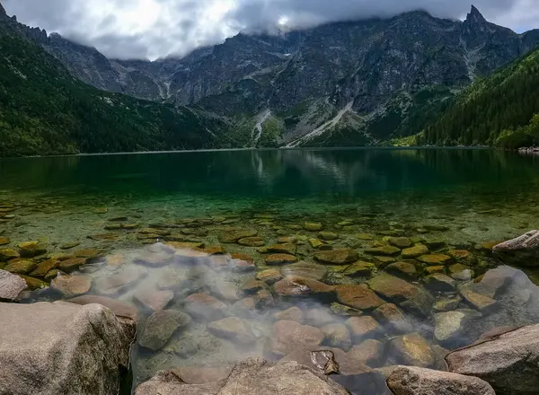 Dağ gölü zirvesi Morskie Oko Zakopane Polonya manzarası