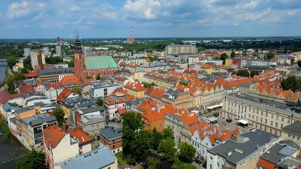 Şehir Mimarisi Avrupa insansız hava aracı eski şehir Opole Polonya 'nın üzerinden geçiyor