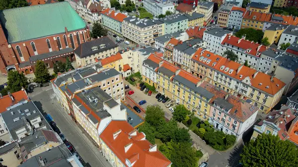 Şehir Mimarisi Avrupa insansız hava aracı eski şehir Opole Polonya 'nın üzerinden geçiyor