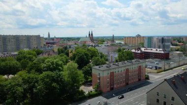 Şehir Mimarisi Avrupa insansız hava aracı eski şehir Opole Polonya 'nın üzerinden geçiyor