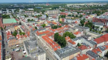 Şehir Mimarisi Avrupa insansız hava aracı eski şehir Opole Polonya 'nın üzerinden geçiyor
