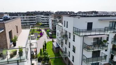 Şehir sokağı Yeni modern bölge mimari konut inşaatı Wroclaw Polonya