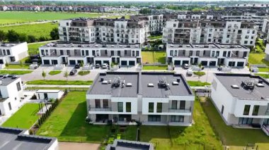 Şehir sokağı Yeni modern bölge mimari konut inşaatı Wroclaw Polonya