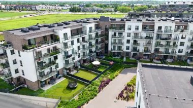 Şehir sokağı Yeni modern bölge mimari konut inşaatı Wroclaw Polonya