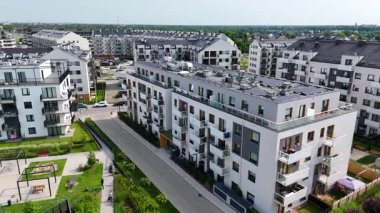 Şehir sokağı Yeni modern bölge mimari konut inşaatı Wroclaw Polonya