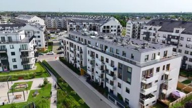 Şehir sokağı Yeni modern bölge mimari konut inşaatı Wroclaw Polonya