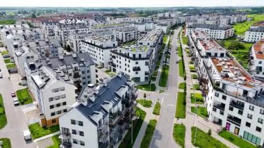 Şehir sokağı Yeni modern bölge mimari konut inşaatı Wroclaw Polonya