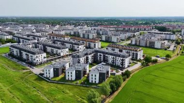 Şehir sokağı Yeni modern bölge mimari konut inşaatı Wroclaw Polonya