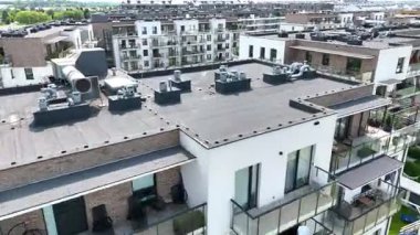 Şehir sokağı Yeni modern bölge mimari konut inşaatı Wroclaw Polonya