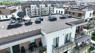 Şehir sokağı Yeni modern bölge mimari konut inşaatı Wroclaw Polonya