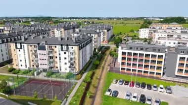 Şehir sokağı Yeni modern bölge mimari konut inşaatı Wroclaw Polonya