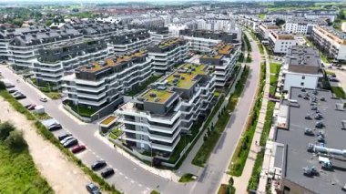 Şehir sokağı Yeni modern bölge mimari konut inşaatı Wroclaw Polonya