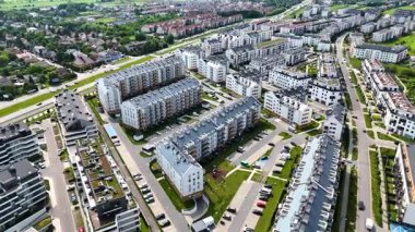 Şehir sokağı Yeni modern bölge mimari konut inşaatı Wroclaw Polonya