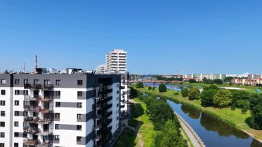 Şehir sokağı Yeni modern bölge mimari konut inşaatı Wroclaw Polonya