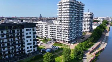 Şehir sokağı Yeni modern bölge mimari konut inşaatı Wroclaw Polonya