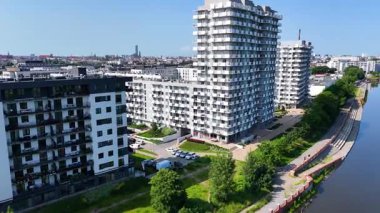 Şehir sokağı Yeni modern bölge mimari konut inşaatı Wroclaw Polonya