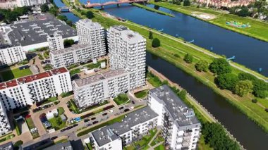 Şehir sokağı Yeni modern bölge mimari konut inşaatı Wroclaw Polonya