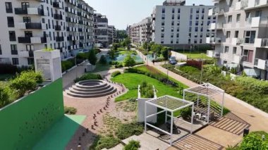 Şehir sokağı Yeni modern bölge mimari konut inşaatı Wroclaw Polonya