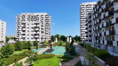 Şehir sokağı Yeni modern bölge mimari konut inşaatı Wroclaw Polonya