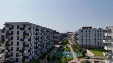 Şehir Caddesi Yeni Modern Mimari Konut İnşaatı 17 Haziran 2025 Wroclaw Polonya