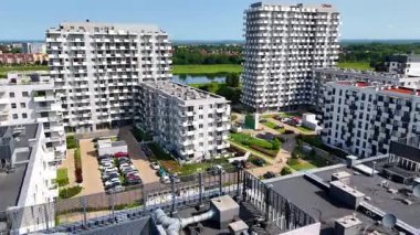 Şehir Caddesi Yeni Modern Mimari Konut İnşaatı 17 Haziran 2025 Wroclaw Polonya