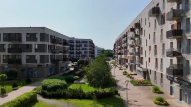 Şehir Caddesi Yeni Modern Mimari Konut İnşaatı 17 Haziran 2025 Wroclaw Polonya