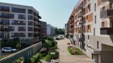 Şehir Caddesi Yeni Modern Mimari Konut İnşaatı 17 Haziran 2025 Wroclaw Polonya