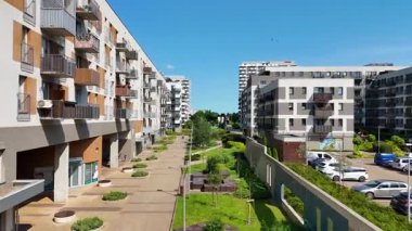 Şehir Caddesi Yeni Modern Mimari Konut İnşaatı 17 Haziran 2025 Wroclaw Polonya