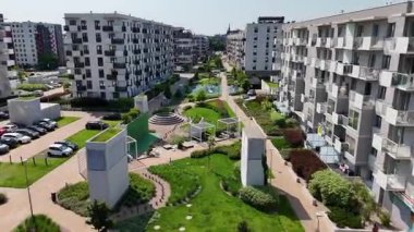 Şehir Caddesi Yeni Modern Mimari Konut İnşaatı 17 Haziran 2025 Wroclaw Polonya