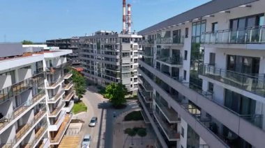 Şehir Caddesi Yeni Modern Mimari Konut İnşaatı 17 Haziran 2025 Wroclaw Polonya