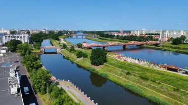 Şehir merkezi insansız hava aracı manzaralı Wroclaw Polonya