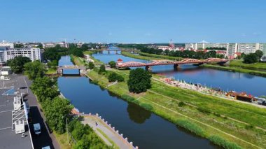 Şehir merkezi insansız hava aracı manzaralı Wroclaw Polonya